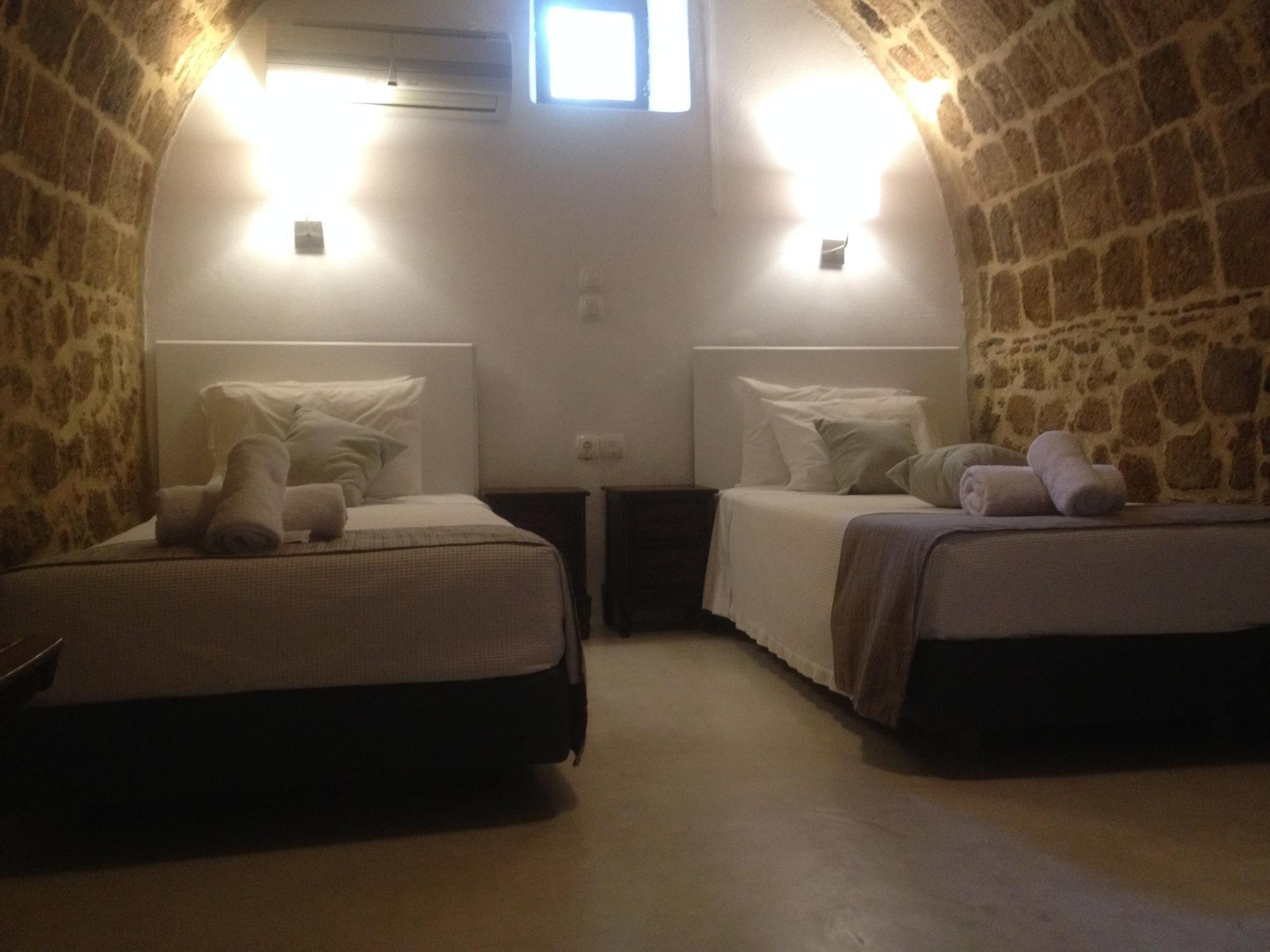 Auberge 32 Old Town Rhodes City Buitenkant foto