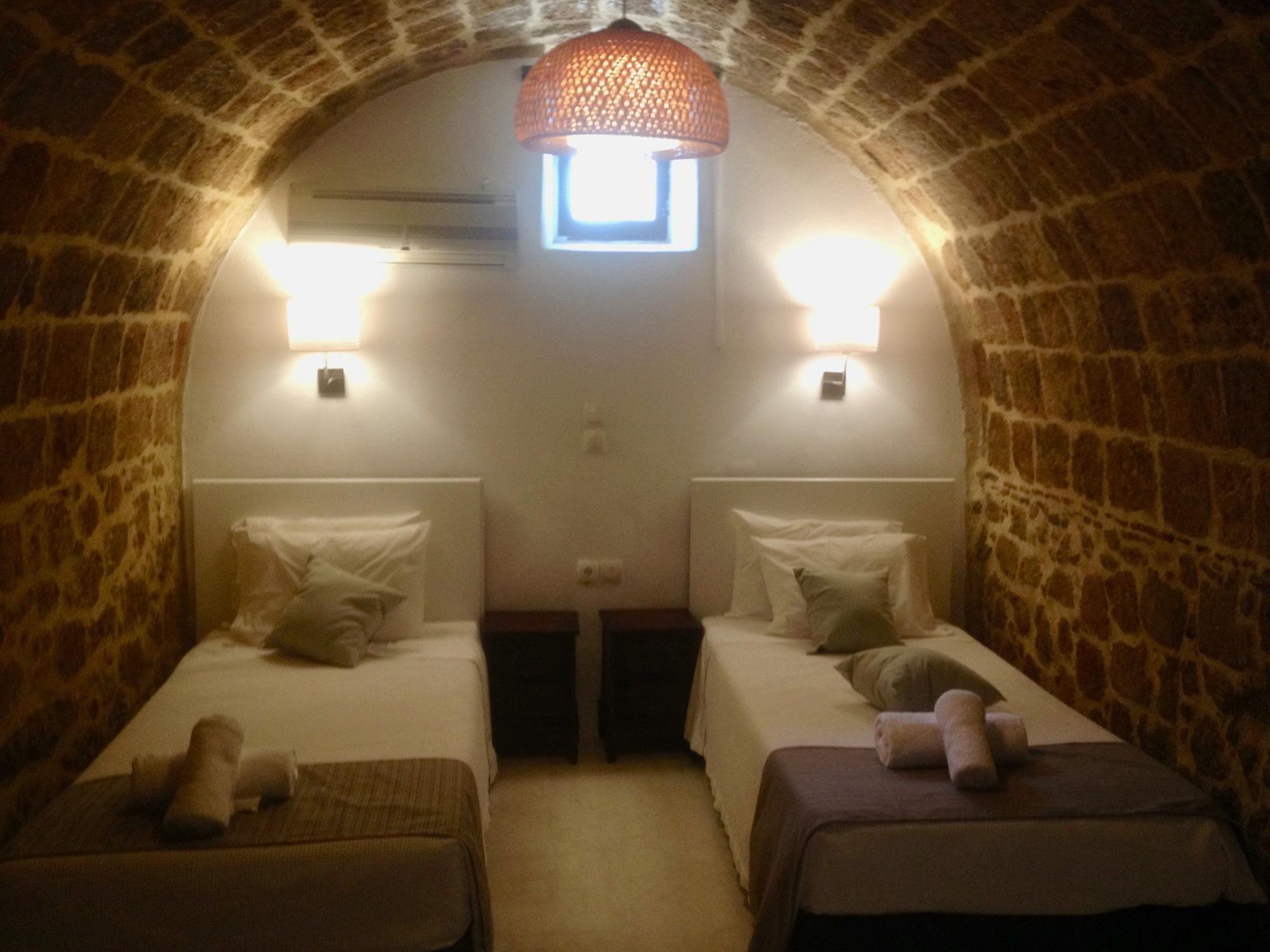 Auberge 32 Old Town Rhodes City Buitenkant foto