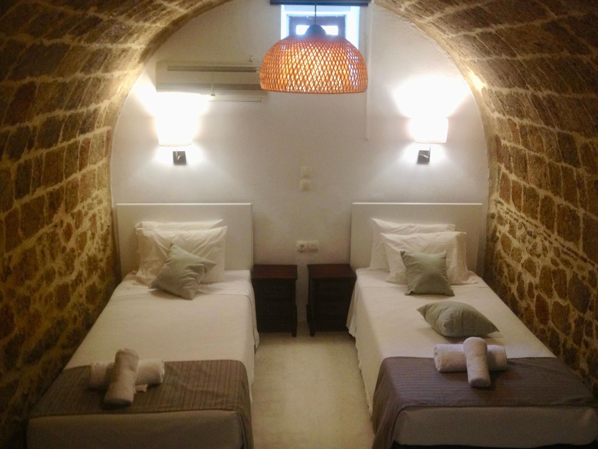Auberge 32 Old Town Rhodes City Buitenkant foto
