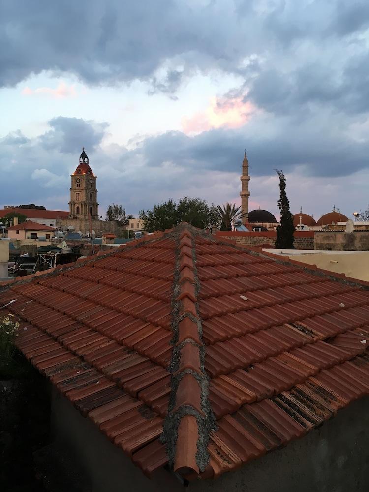 Auberge 32 Old Town Rhodes City Buitenkant foto